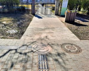 Vakok Kertje bejárata