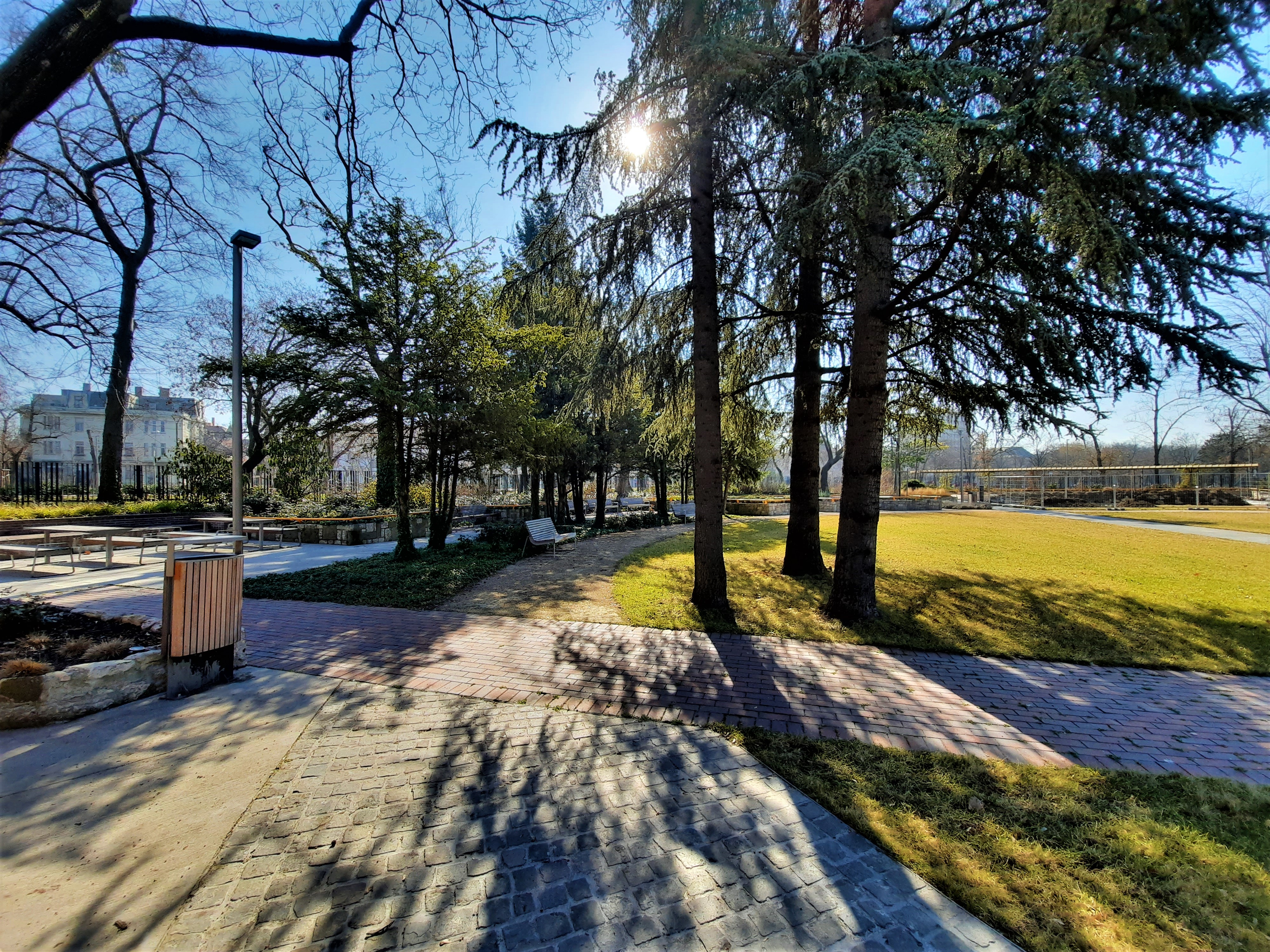 Séta a Vakok kertjében